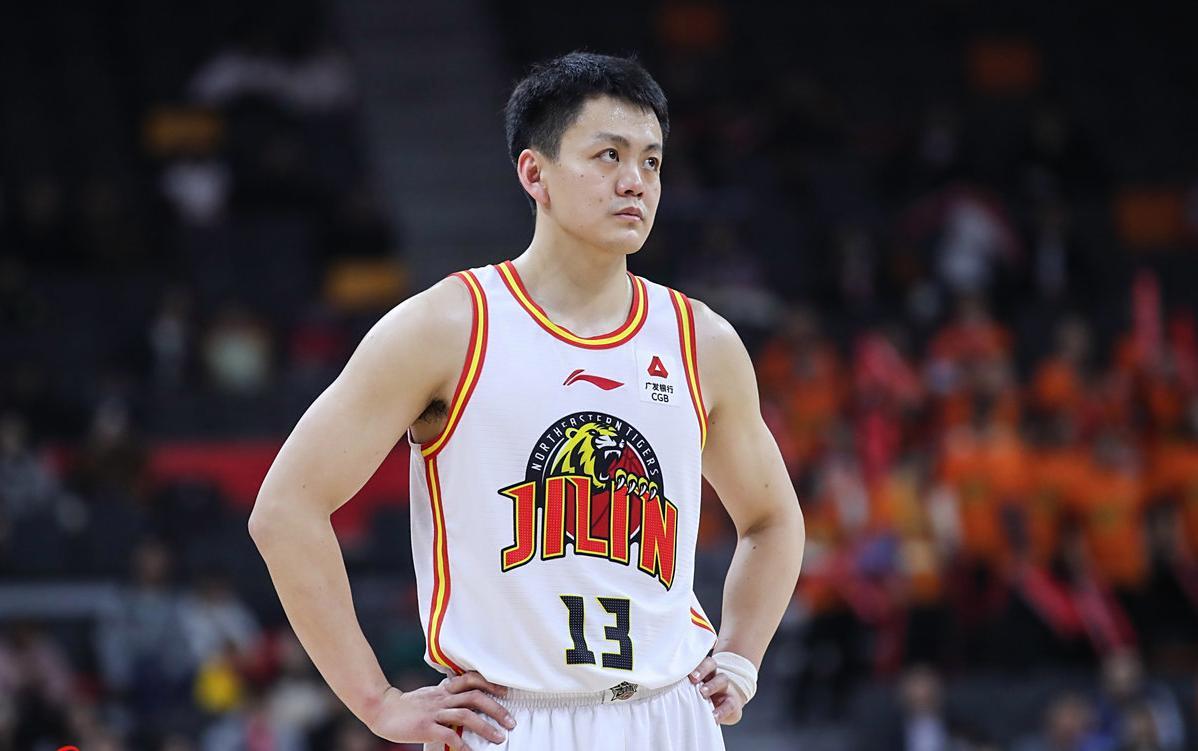 比分直播-效力4家球队！辽篮30岁老将转会，两个冠军在手，比高诗岩幸运