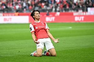 九游体育最新网址-队报：关窗前黄潜1800万欧+奖金求购中村敬斗，但报价被兰斯无视