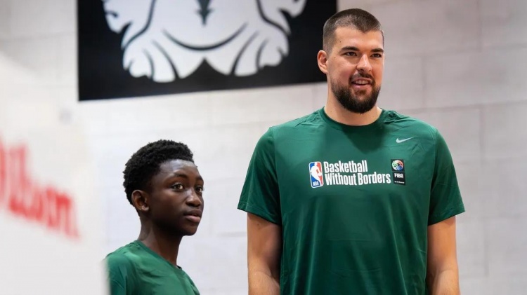 祖巴茨：喜欢和年轻人分享我的经验 这让我很有成就感