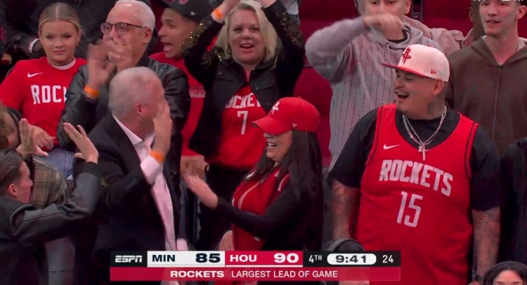 比分直播-本场最大领先！火箭一波攻势领先森林狼5分打停比赛